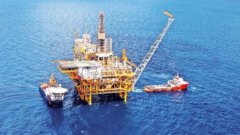 Offshore oil and gas rig operated by Petrovietnam. (Photo: nhandan.vn)