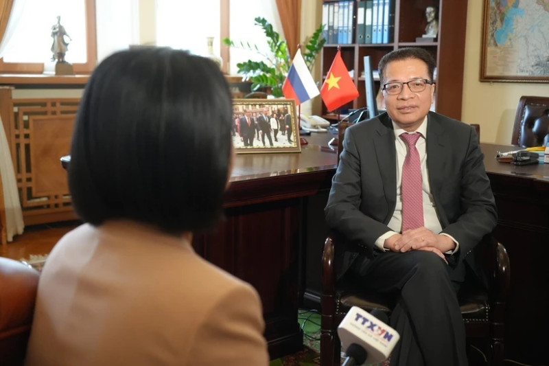 Vietnamese Ambassador to Russia and Azerbaijan Dang Minh Khoi grants an interview to the Viet Nam News Agency. (Photo: VNA)