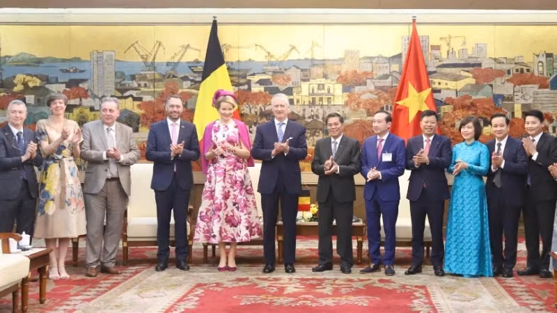 King Philippe and Queen Mathilde of Belgium at a meeting with Hai Phong authorities (Photo: VNA)
