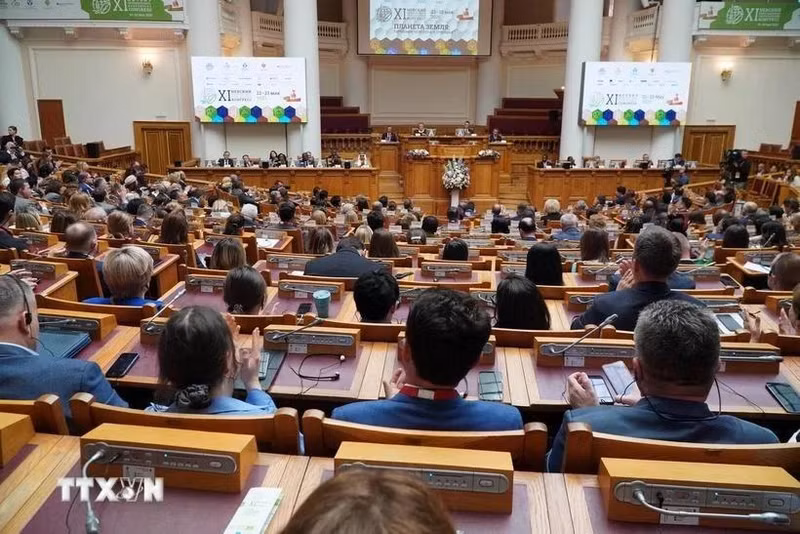 At the plenary session of the 11th Nevsky International Ecological Congress. (Photo: VNA)