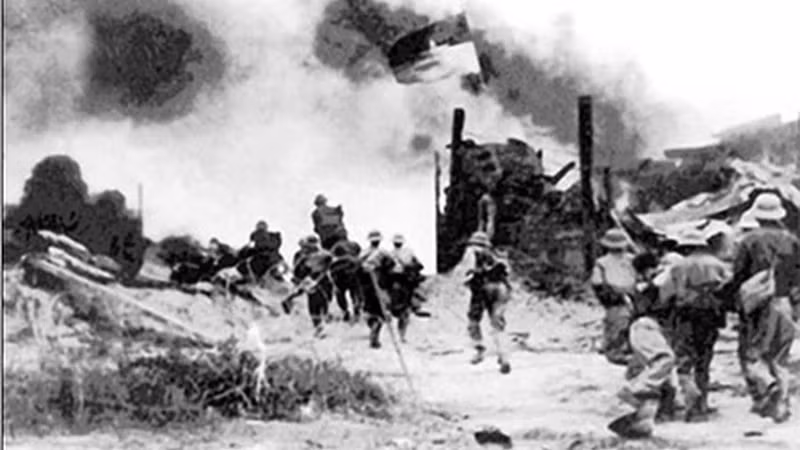 Soldiers of the Division 320A (Army Corps 3) capture the Dong Du base on April 29, 1975. (Photo: VNA