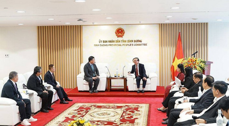 An overview of the working session between Vice Chairman of Binh Duong People’s Committee Bui Minh Thanh and Masashi Suzuki, a member of the Ibaraki Prefectural Assembly and a delegation of Japanese businesses (Photo: doanhnghiephoinhap.vn)