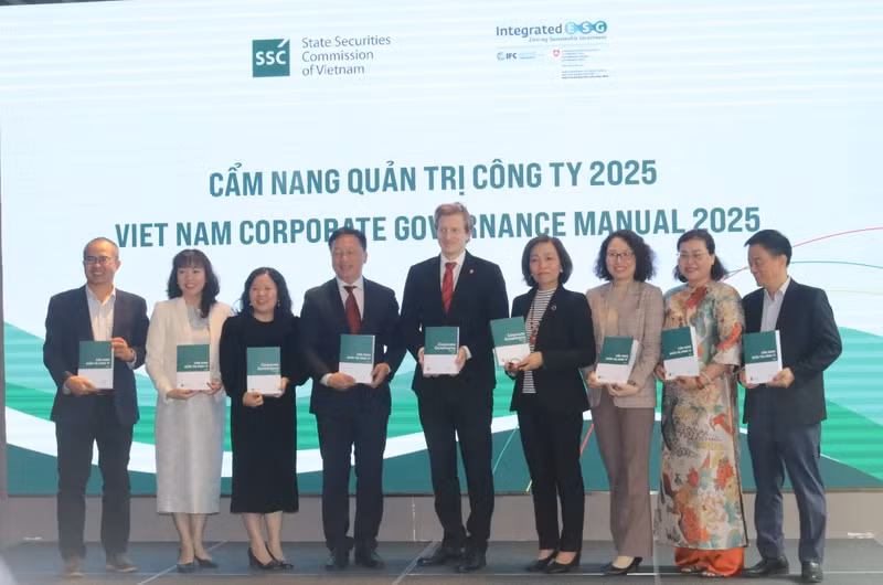 Launch event of the Vietnam Corporate Governance Manual in Hanoi. (Photo: Van Giap) 