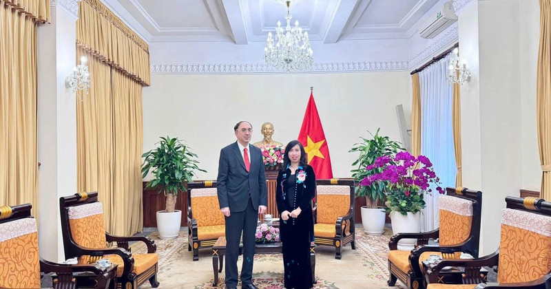 Deputy Minister of Foreign Affairs Le Thi Thu Hang (R) receives Armenian Ambassador to Vietnam Suren Baghdasaryan (Photo: VNA)