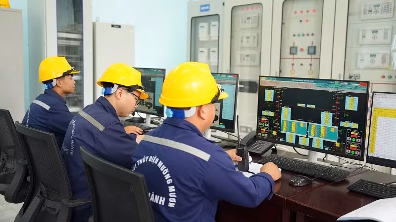 Muong Muon Hydropower Plant workers operating the control system on site