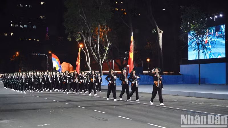 Southern female guerrillas also take part in the rehearsal.