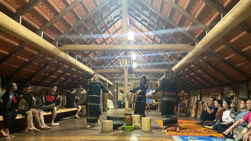 Cultural performance to welcome guests in the longhouse space of Ako Dhong Village.