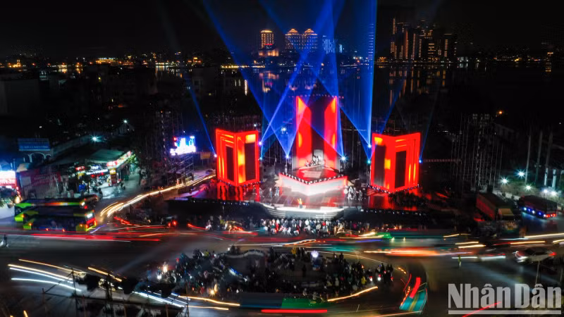 This is also the first time such large-scale drone lighting technology has been used, featuring next-generation dragon drones, promising a spectacular show in Hanoi’s sky. This is also the first time such large-scale drone lighting technology has been used, featuring next-generation dragon drones, promising a spectacular show in Hanoi’s sky.