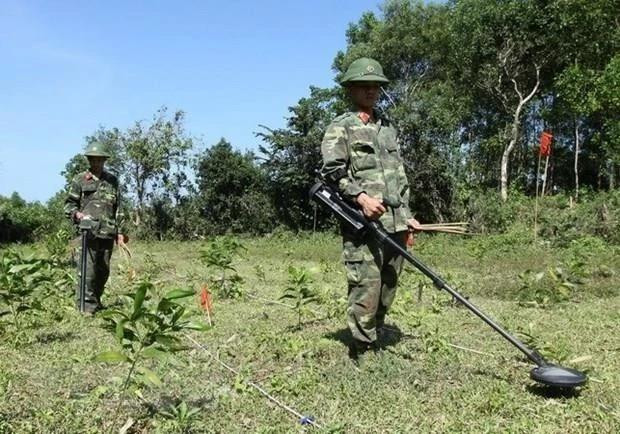 A VNMAC survey shows that since 1975, unexploded ordnance from the war has claimed 42,000 lives and injured 62,000 people. (Photo: VNA)