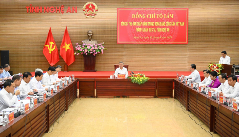 Party General Secretary To Lam at the meeting in Nghe An Province on May 15. (Photo: THANH CUONG)