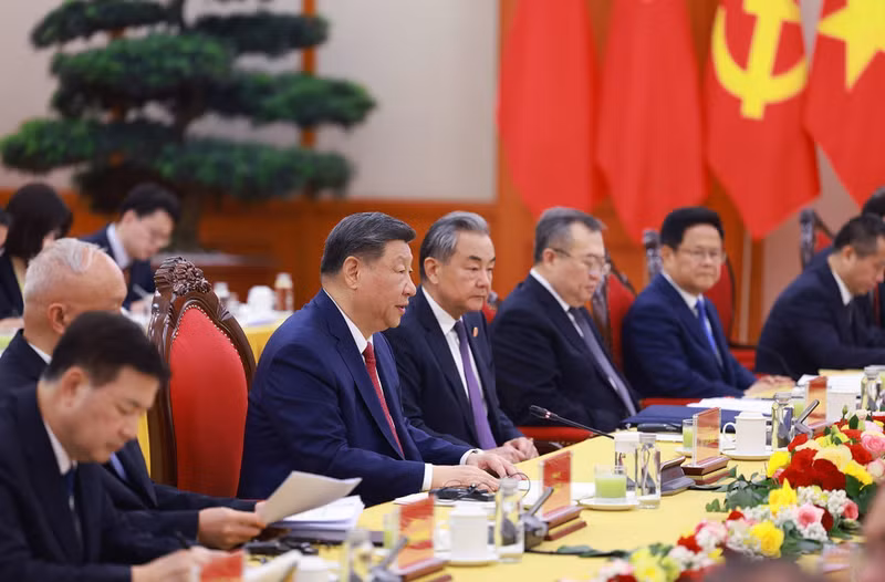 Chinese Party General Secretary and President of China Xi Jinping and members of the Chinese high-level delegation at the talks.