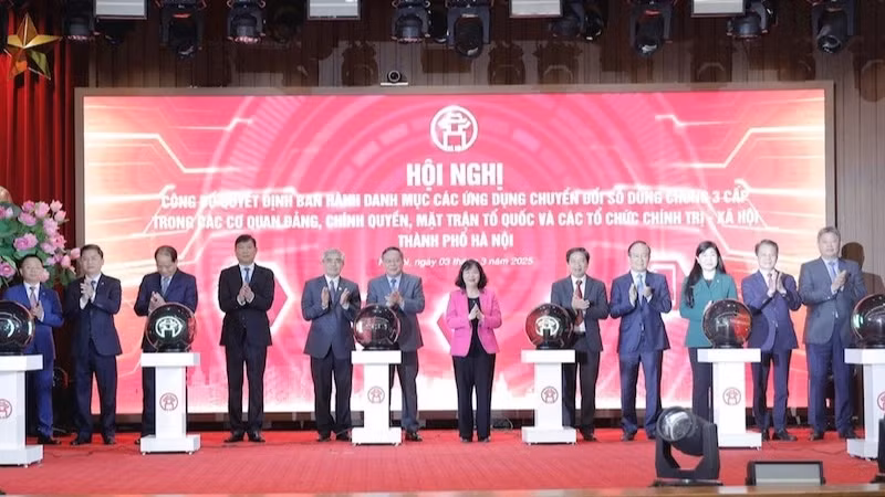 Delegates launch the three-tier shared digital transformation platform for Party, government, and socio-political organisations