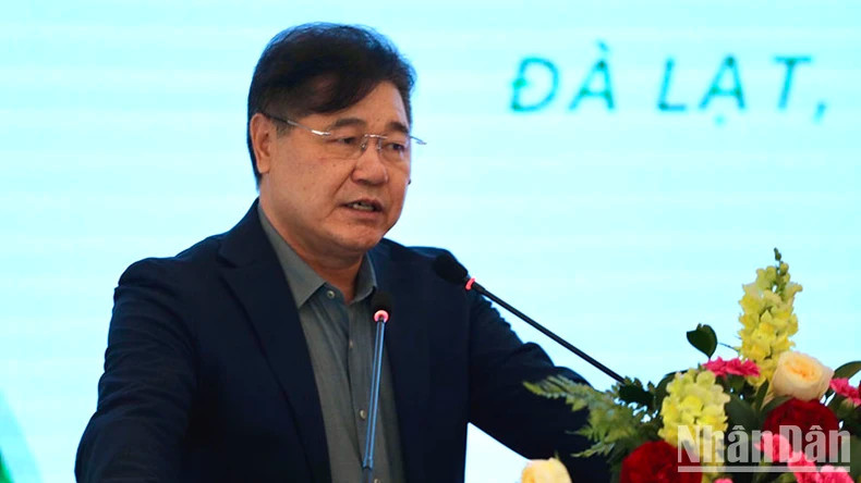 Le Quoc Thanh, Director of the National Agricultural Extension Centre speaking at the workshop