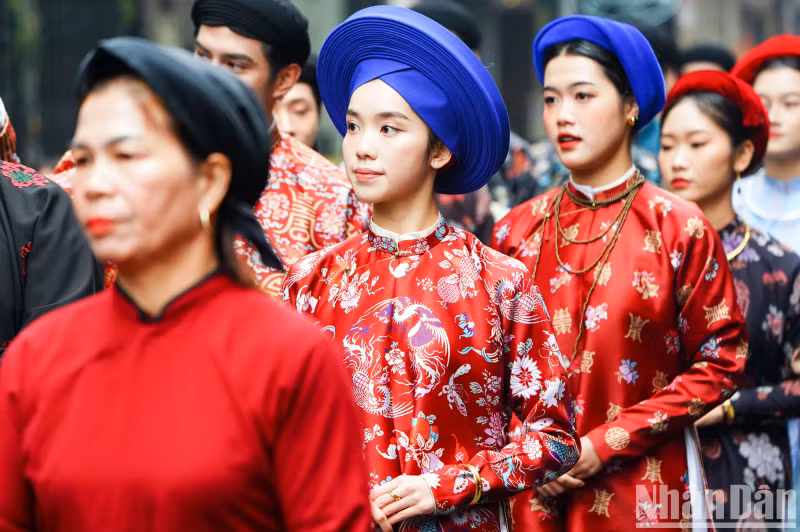 Over 400 participants dressed in traditional clothing walk through 16 streets and landmarks.