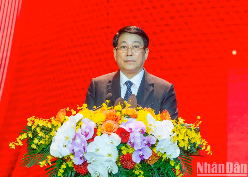 President Luong Cuong delivers a New Year’s greeting at the programme. President Luong Cuong delivers a New Year’s greeting at the programme.