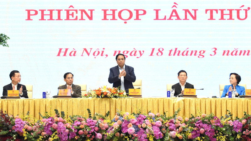 PM Pham Minh Chinh chairs the first meeting of the Government steering committee for the development of science, technology, innovation and digital transformation, and Project No. 06 on March 18. (Photo: NDO)