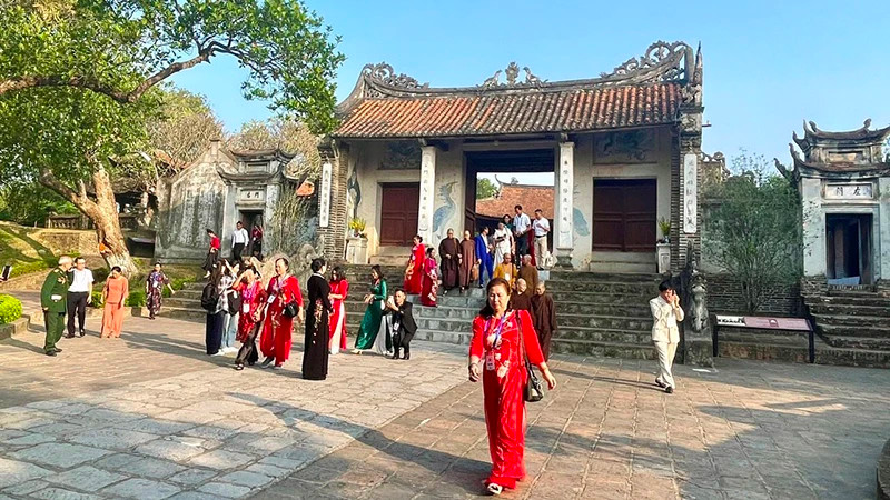Tourists visit Co Loa relic site (Dong Anh, Hanoi).
