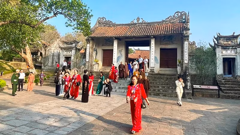 Tourists visit Co Loa relic site (Dong Anh, Hanoi).