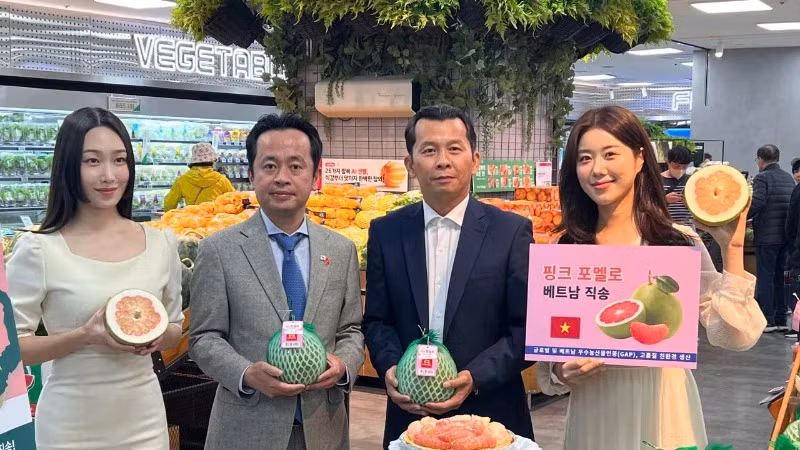 The launch ceremony takes place at Lotte Mart Jamsil.