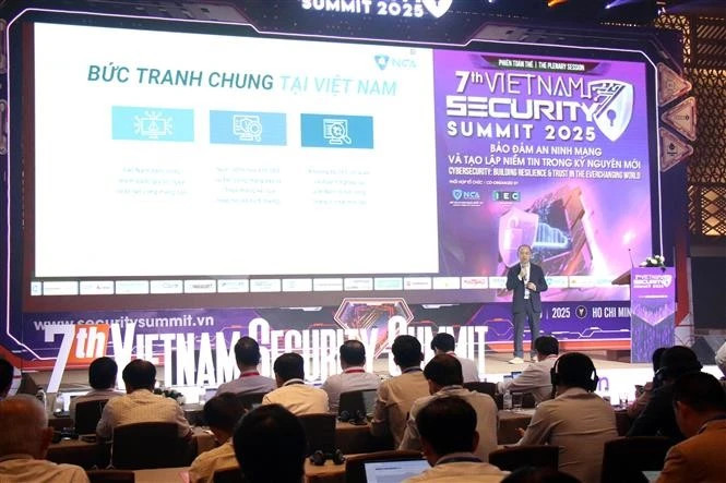 A representative from the National Cybersecurity Association shares an overview of Viet Nam's cybersecurity workforce landscape. (Photo: VNA)