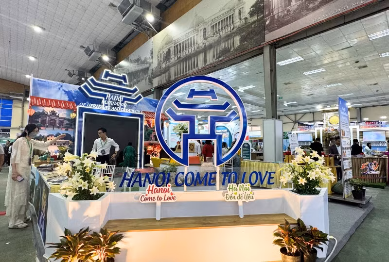 The city's booth feature an open-space design with the iconic Khue Van Cac. (Photo: baodautu.vn)