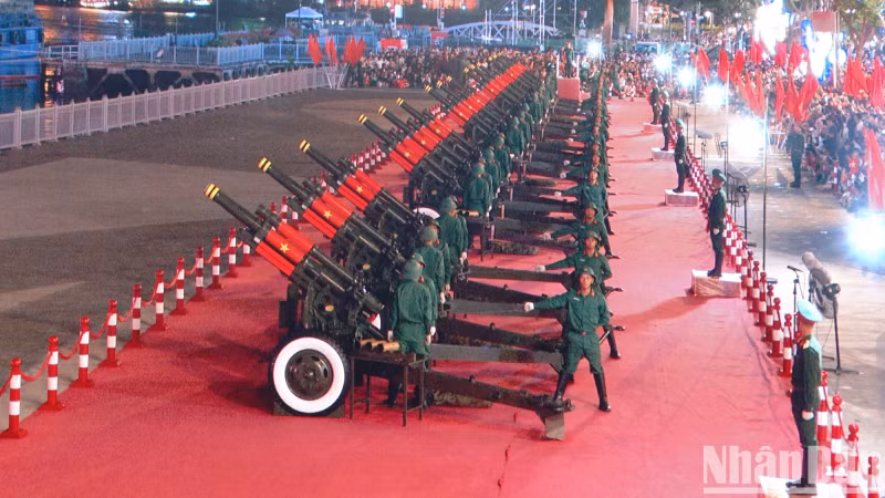 The ceremonial artillery is viewed live on the LED screen.