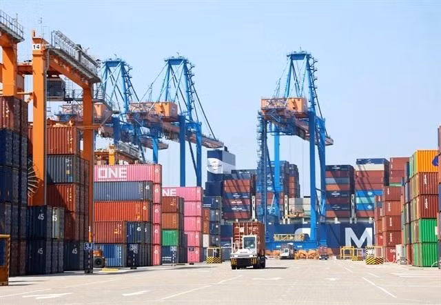 Containers at Cai MepThi Vai Port in Ba Ria Vung Tau province. (Photo: VNA)