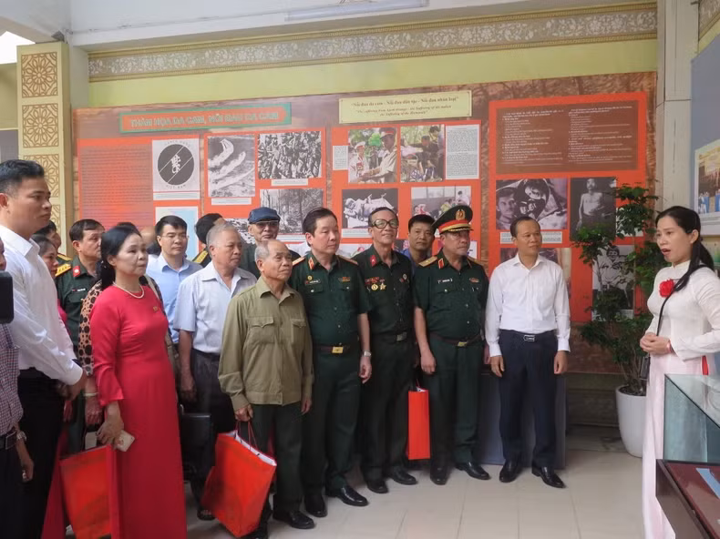 Delegates and people visit the exhibition.