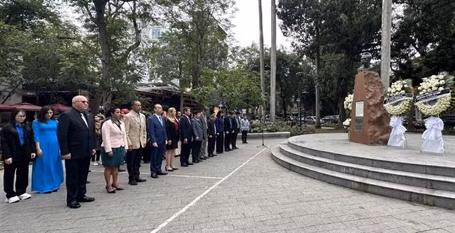 Scene of the Cuban National Hero Memorial Ceremony Jose Marti Perez. (Photo: laodong.vn)