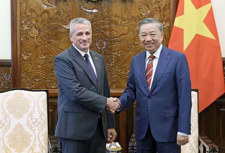 President To Lam receives the Ambassador of the Republic of Belarus to Viet Nam, Uladzimir Baravikou, on July 3, 2024. (Photo: VNA)