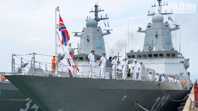 Russian Pacific Fleet ships dock at Tien Sa Port, Da Nang.