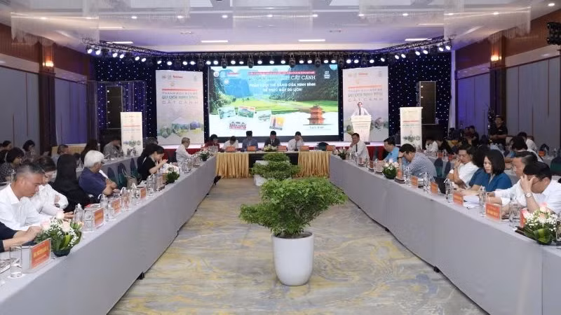 An overview of the conference on developing cultural industries as a driver for Ninh Binh tourism. (Photo: DUC PHUONG)