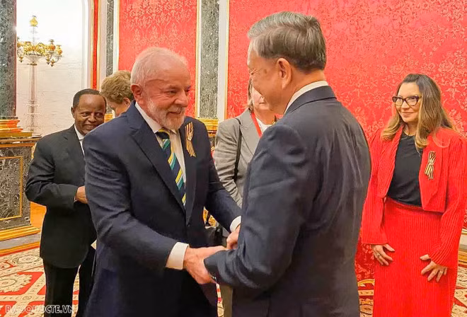 Party General Secretary To Lam meets with Brazilian President Luiz Inácio Lula da Silva. (Photo: baoquocte.vn)