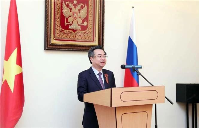 Nguyen Thanh Nghi, Permanent Deputy Secretary of the municipal Party Committee, speaks at a ceremony marking 80th anniversary of the Victory in the Great Patriotic War. (Photo: VNA)