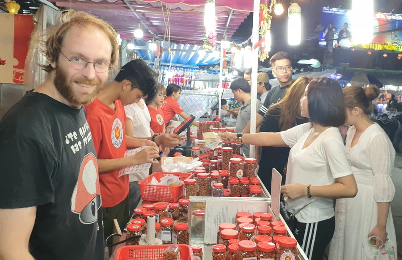 Phu Quoc Night Market. (Photo: BAC SON) 