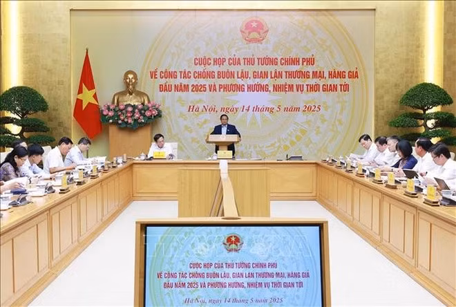 Prime Minister Pham Minh Chinh chairs the working session with ministries and central agencies on May 14 to assess the efficiency of smuggling, trade fraud, and counterfeit goods prevention and combat. (Photo: VNA) Prime Minister Pham Minh Chinh chairs the working session with ministries and central agencies on May 14 to assess the efficiency of smuggling, trade fraud, and counterfeit goods prevention and combat. (Photo: VNA)