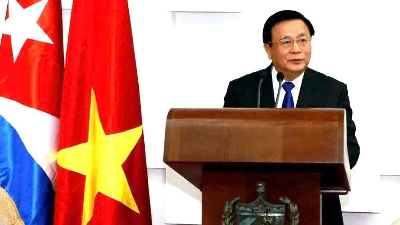 Politburo member Nguyen Xuan Thang, head of the CPV delegation, delivers a speech at the workshop. (Photo: Vietnamese Embassy in Cuba)