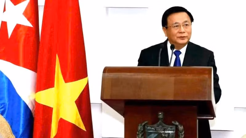 Politburo member Nguyen Xuan Thang, head of the CPV delegation, delivers a speech at the workshop. (Photo: Vietnamese Embassy in Cuba)