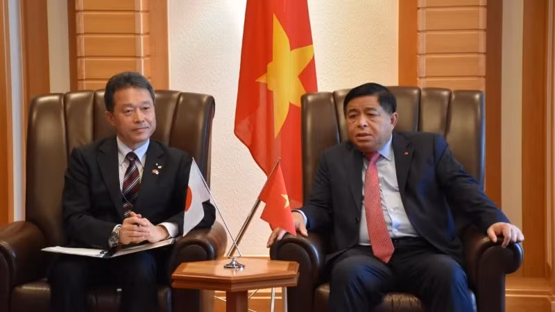 Deputy Prime Minister Nguyen Chi Dung meets Governor of Mie Prefecture Ichimi Katsuyuki. (Photo: Nguyen Tuyen/VNA)