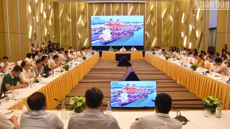 The forum “Green Credit – Green Industrial Zones Connectivity” opened in Da Nang on May 9 . (Photo: ANH DAO) 