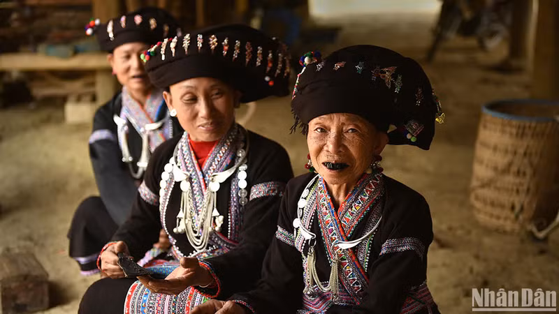 The unique custom of blackened teeth among Lao ethnic women in Lai Chau.