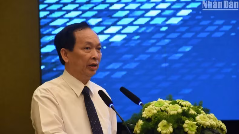 Dao Minh Tu, Standing Deputy Governor of the State Bank of Viet Nam, delivers the opening remarks at the forum. (Photo: ANH DAO)