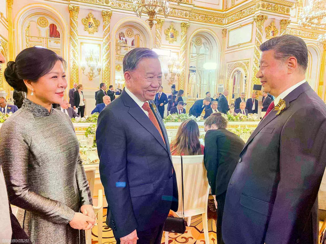 Party General Secretary To Lam meets with Party General Secretary and President of China Xi Jinping in Moscow (Photo: baoquocte.vn)