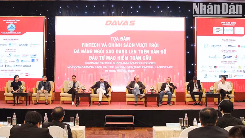 At a seminar as part of DAVAS 2025.