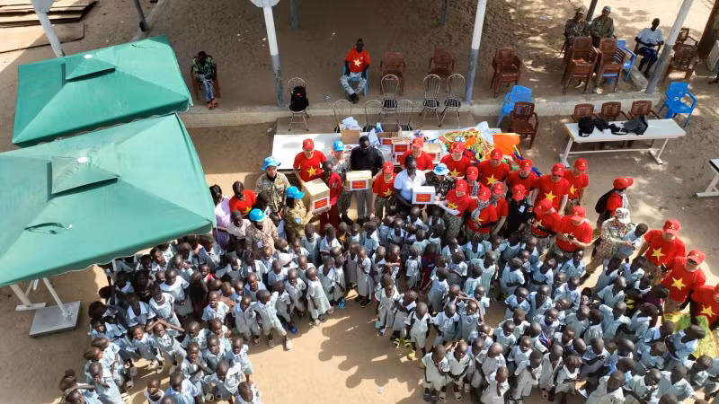 Abyei children gather with Vietnamese soldiers to celebrate International Children’s Day.