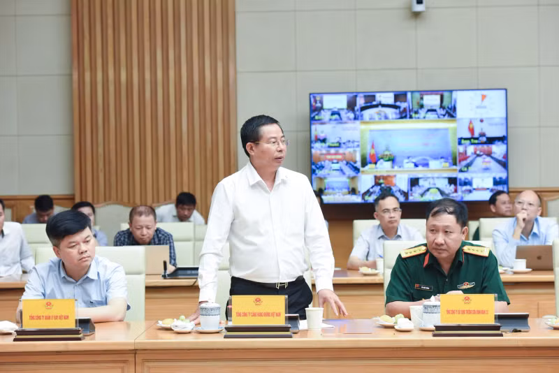 Deputy General Director of Airports Corporation of Viet Nam, Tran Anh Vu, delivers remarks.