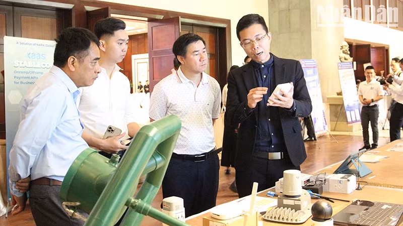 Delegates explored various start-up projects on display.