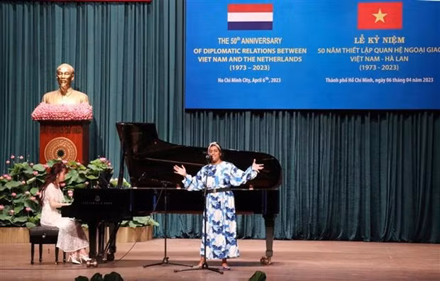 An art performance at the event. (Photo: VNA)