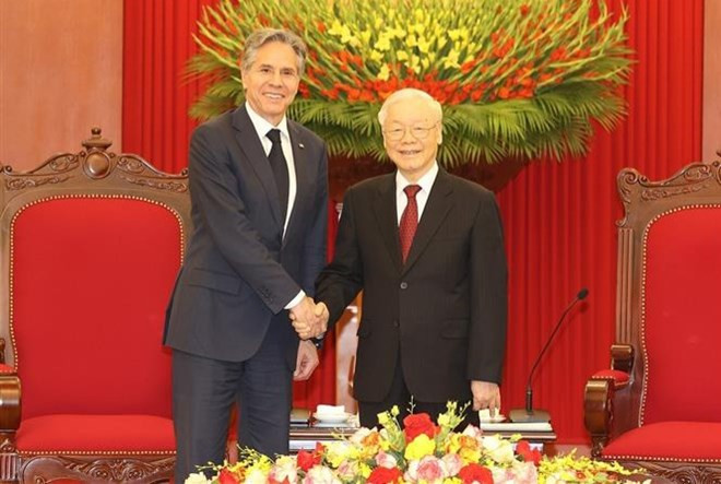 Party General Secretary Nguyen Phu (R) and US Secretary of State Antony Blinken (Photo: VNA)