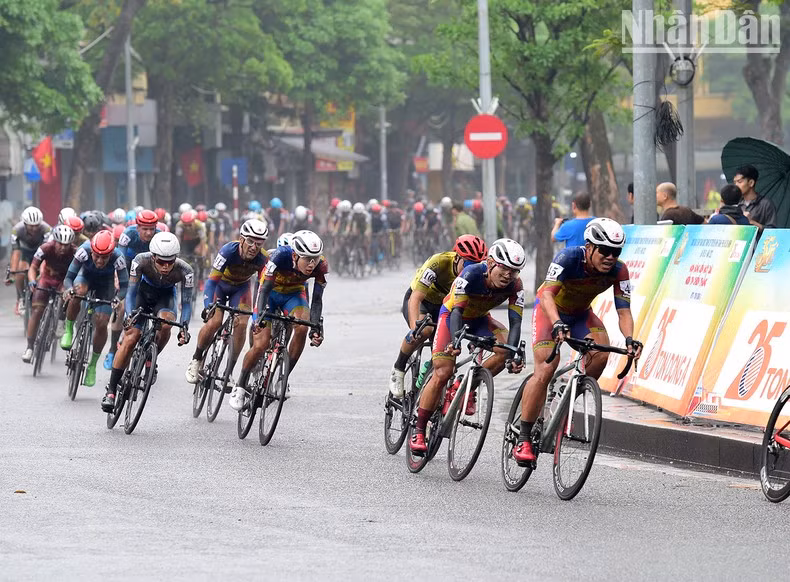 Athletes compete in the first stage of 35th Ho Chi Minh City Television (HTV) Cup Cycling Tournament.